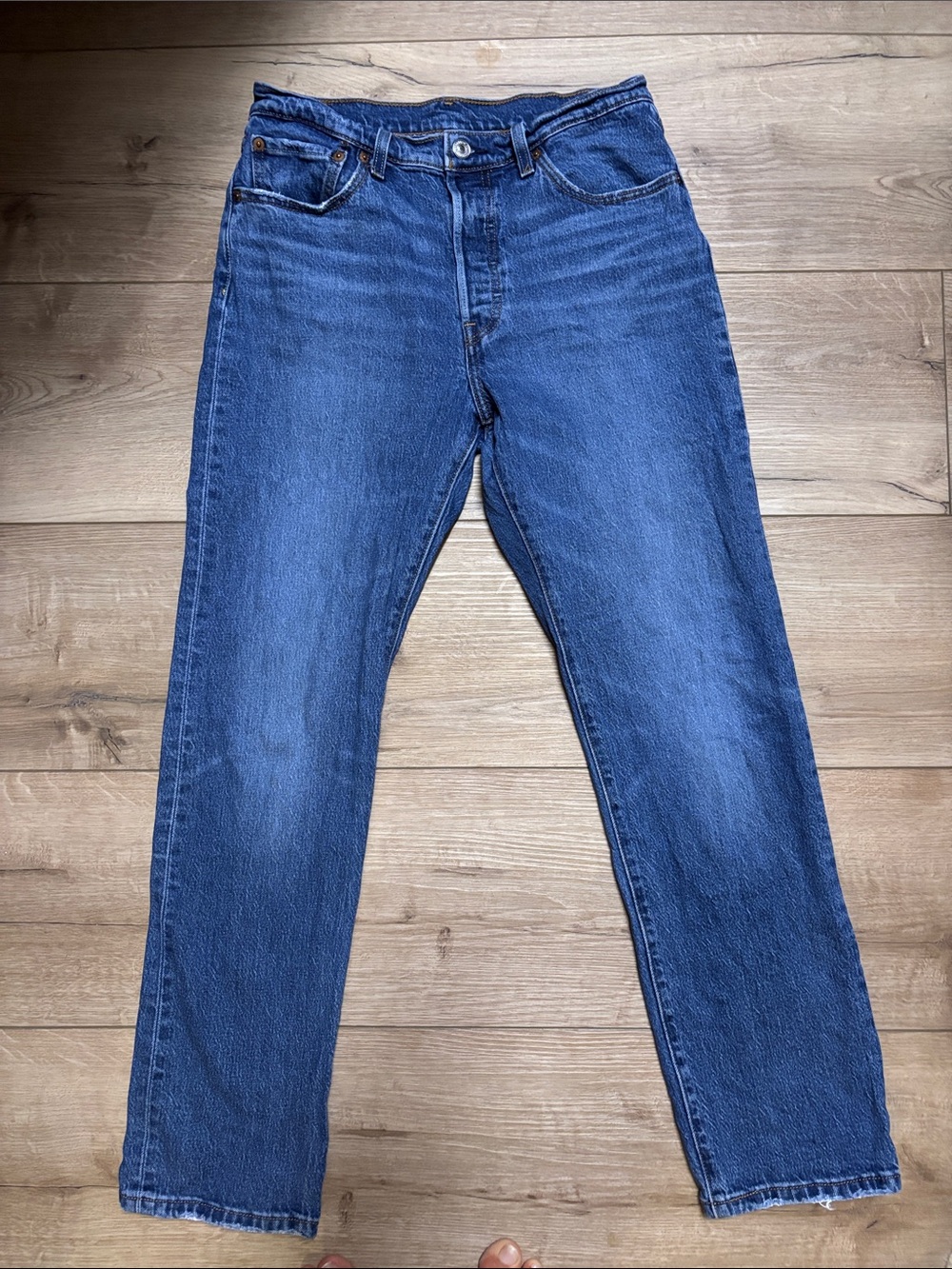 Levi's Women's Straight Leg 501 Jeans in Medium Blue waist 28 length 30